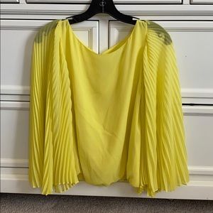 Alice + Olivia bell sleeve statement top!